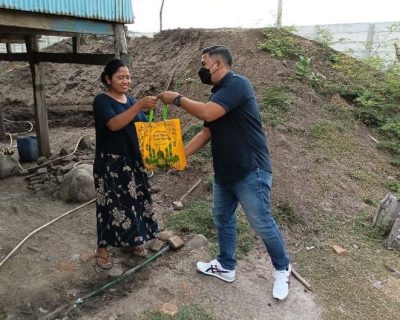 Kunjungi 7 Dusun Di Desa Papanloe, Comdev Huadi Andi Resky Bagikan Ratusan Paket Lebaran Untuk Warga